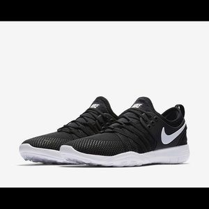 Nike women’s free TR 7 black, BRAND NEW NWT!!